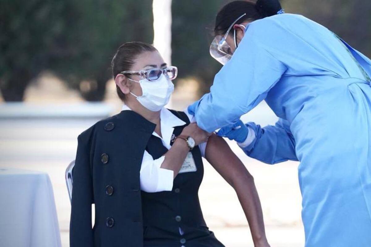 Médicos pierden su turno para vacunarse al atender en área Covid