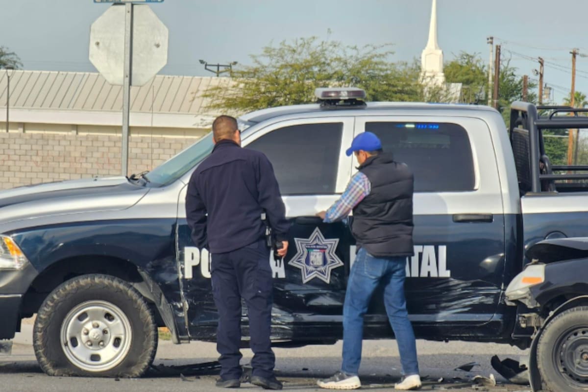 Vehículo particular choca contra patrulla en atención de emergencia