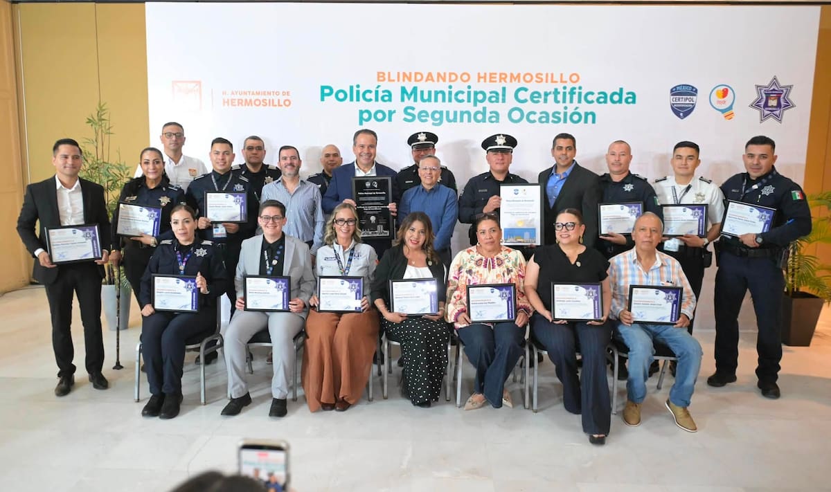 El alcalde Antonio Astiazarán recibió la recertificación Certipol de la Policía Municipal de Hermosillo, otorgada tras ocho meses de evaluación y capacitación. FOTO: ESPECIAL