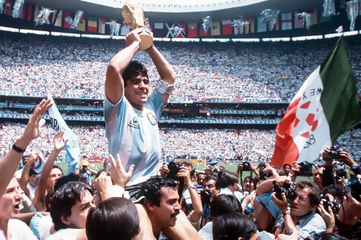 AMLO asegura que admiraba a Maradona por su congruencia y nunca renunciar a sus ideales