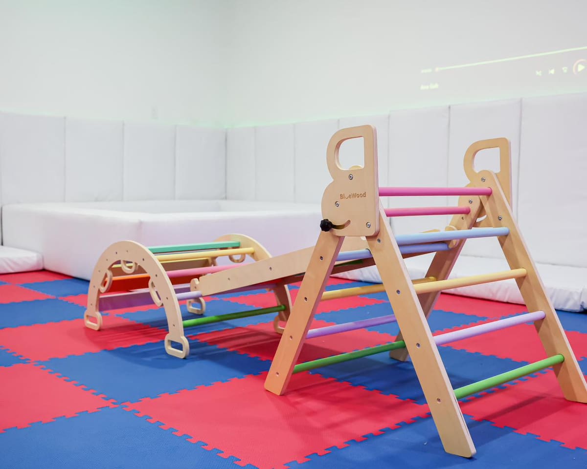 Un espacio equipado para ofrecer terapias sensoriales y ocupacionales comenzará a atender a niñas, niños y adolescentes que antes debían desplazarse para recibir estos servicios especializados. Fotos: Cortesía