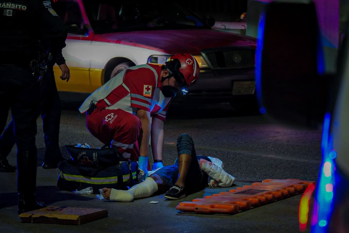 Una mujer de aproximadamente 25 años fue atropellada la tarde de este día en la avenida Internacional; el vehículo responsable se dio a la fuga. Foto: Leonardo González y Carlos Cruz
