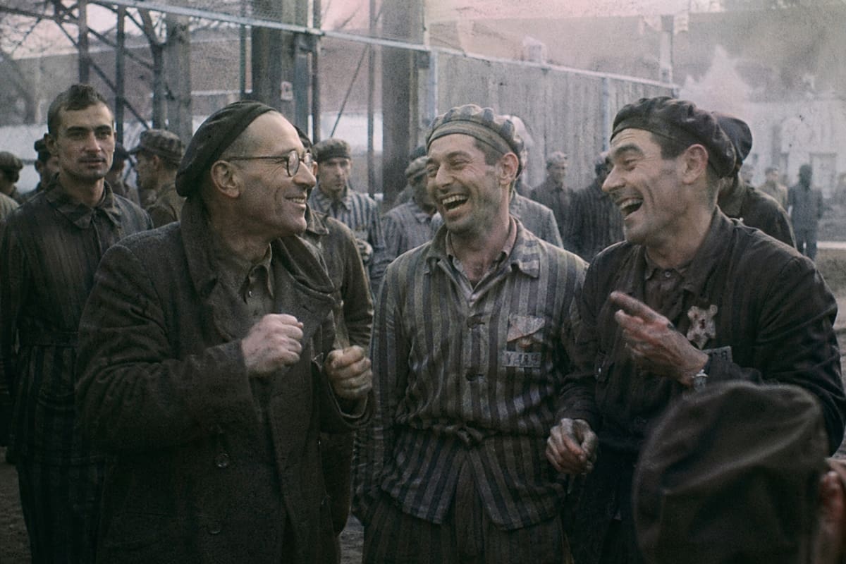 ILUSTRATIVA. Viktor Frankl, psiquiatra y sobreviviente del Holocausto, consideraba que el humor ayudaba a resistir psicológicamente situaciones extremas. | ChatGPT