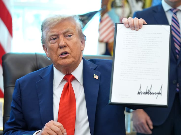 Trump afirma que resolverá rápidamente la crisis entre Afganistán y Pakistán, mientras continúan las negociaciones de paz en Estambul y los choques armados en la frontera mantienen la tensión en la región