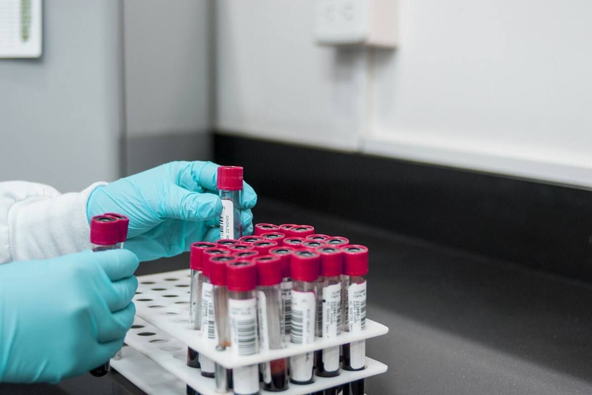 Grupo de doctores cubanos evalúa el coronavirus en el País