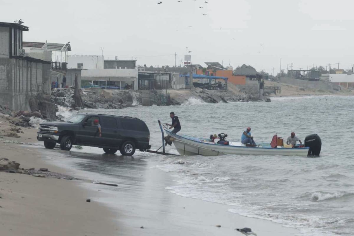 Llovizna se hace presente en Bahía de Kino, Sonora
