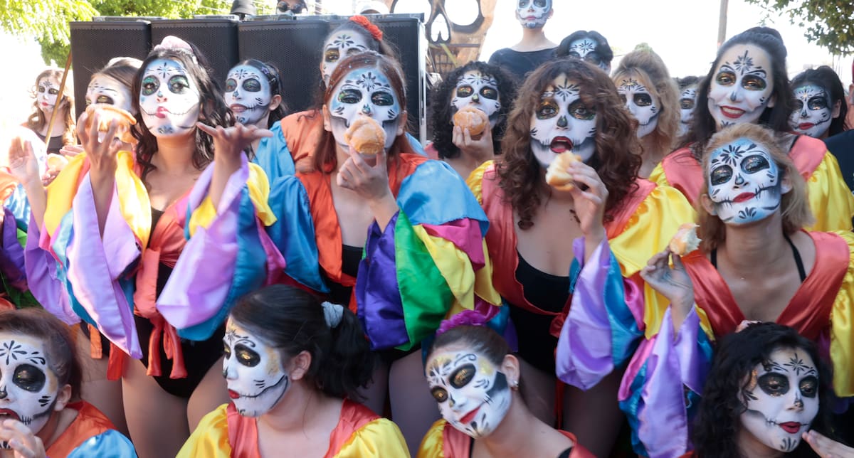 Este trabajo inicia un día después de terminada la procesión, pues involucra a muchas personas.