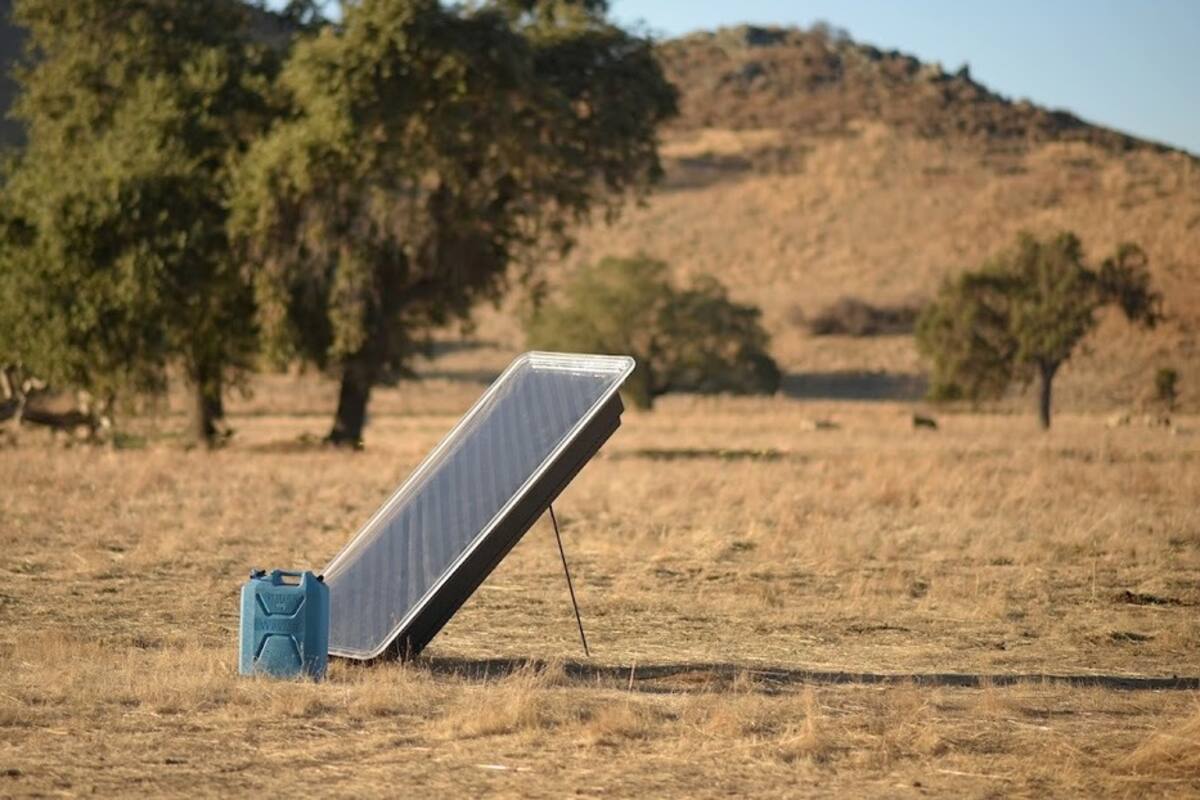 El dispositivo que capta agua del aire mediante energía solar