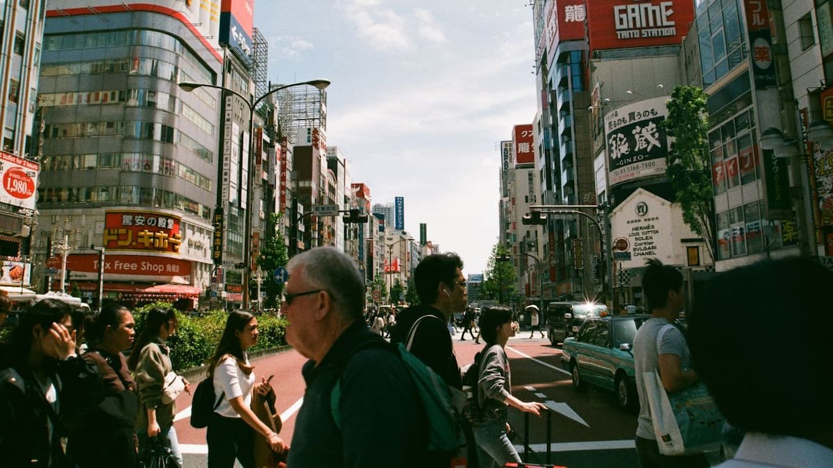 Mientras la población japonesa cae a un ritmo récord, un pequeño pueblo de Hokkaido atrae a familias jóvenes con la venta de tierras a mitad de precio y subsidios directos para construir casa