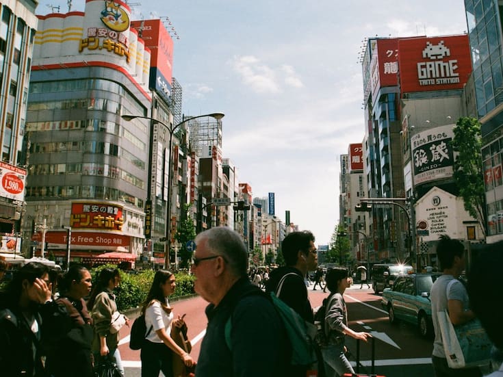 Mientras la población japonesa cae a un ritmo récord, un pequeño pueblo de Hokkaido atrae a familias jóvenes con la venta de tierras a mitad de precio y subsidios directos para construir casa