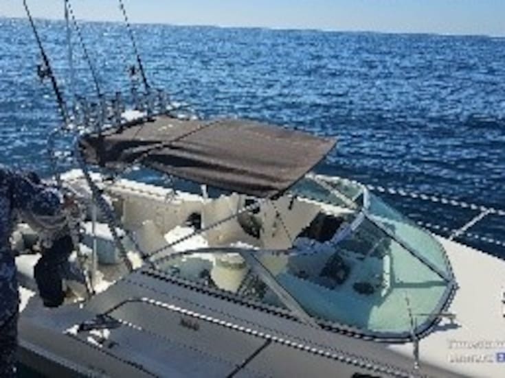 Capturan a sujeto con hidrocarburo y ocho migrantes a bordo de una embarcación