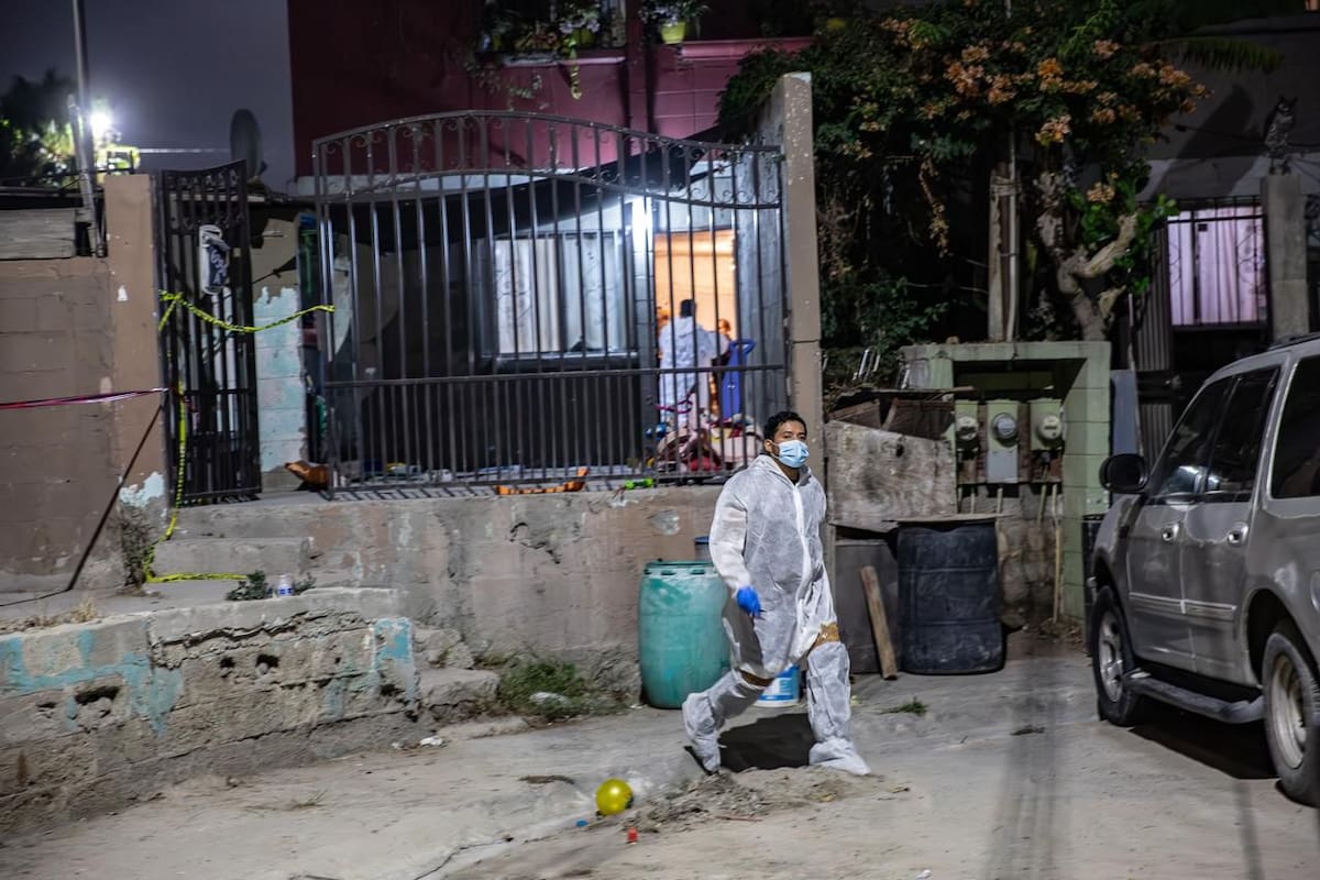 Mujer muere y hombre resulta herido en ataque por presunto pleito sentimental
