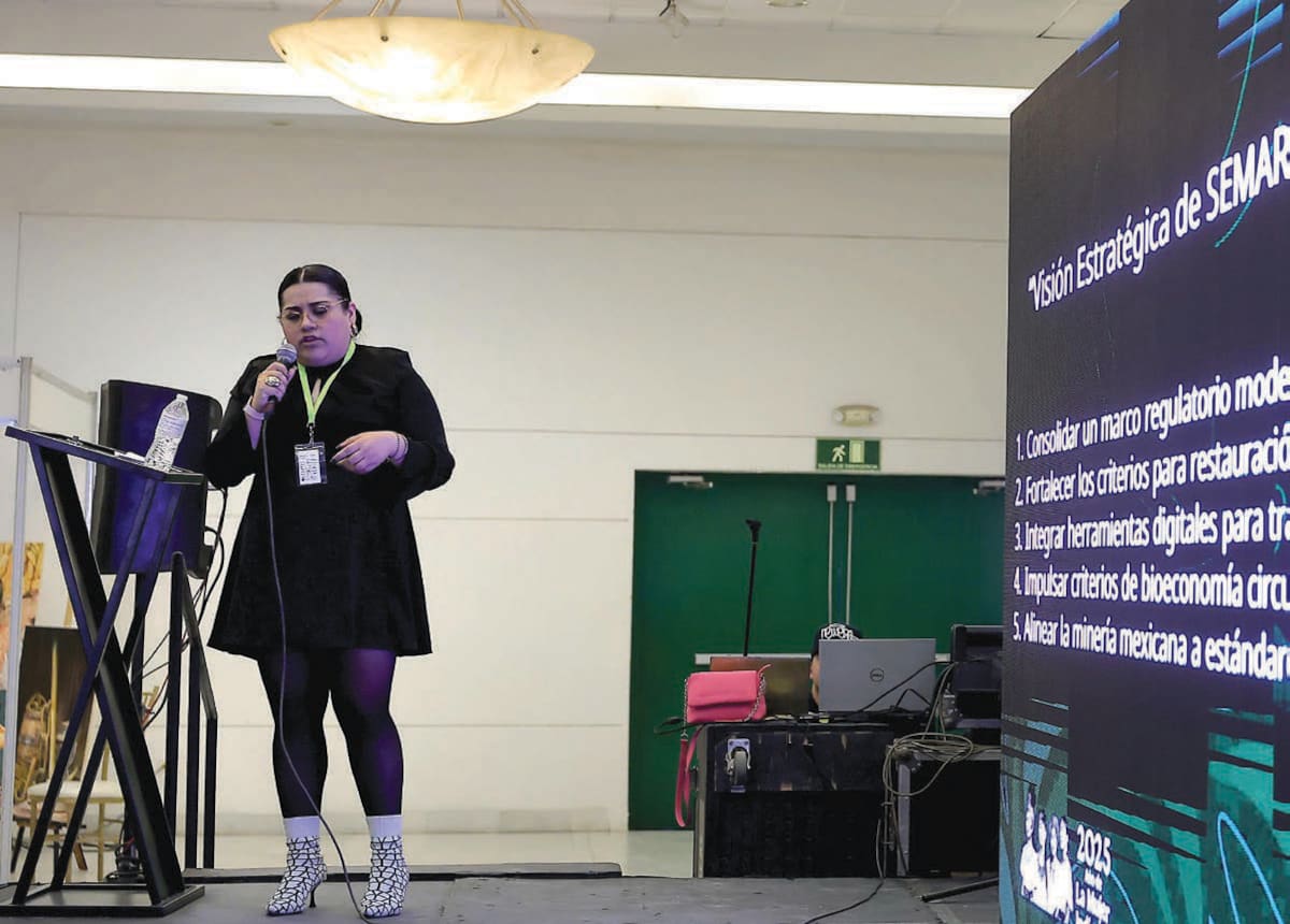 Mariana Pérez participó por Semarnat en el cierre de la Nova Mining Expo 2025. FOTO: ELEAZAR ESCOBAR