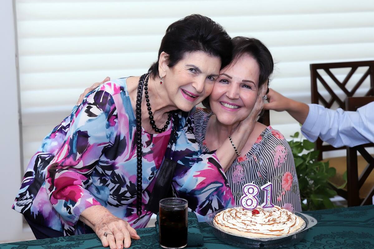 Fini Loera de Camou tiene comida familiar por sus 81 años de vida