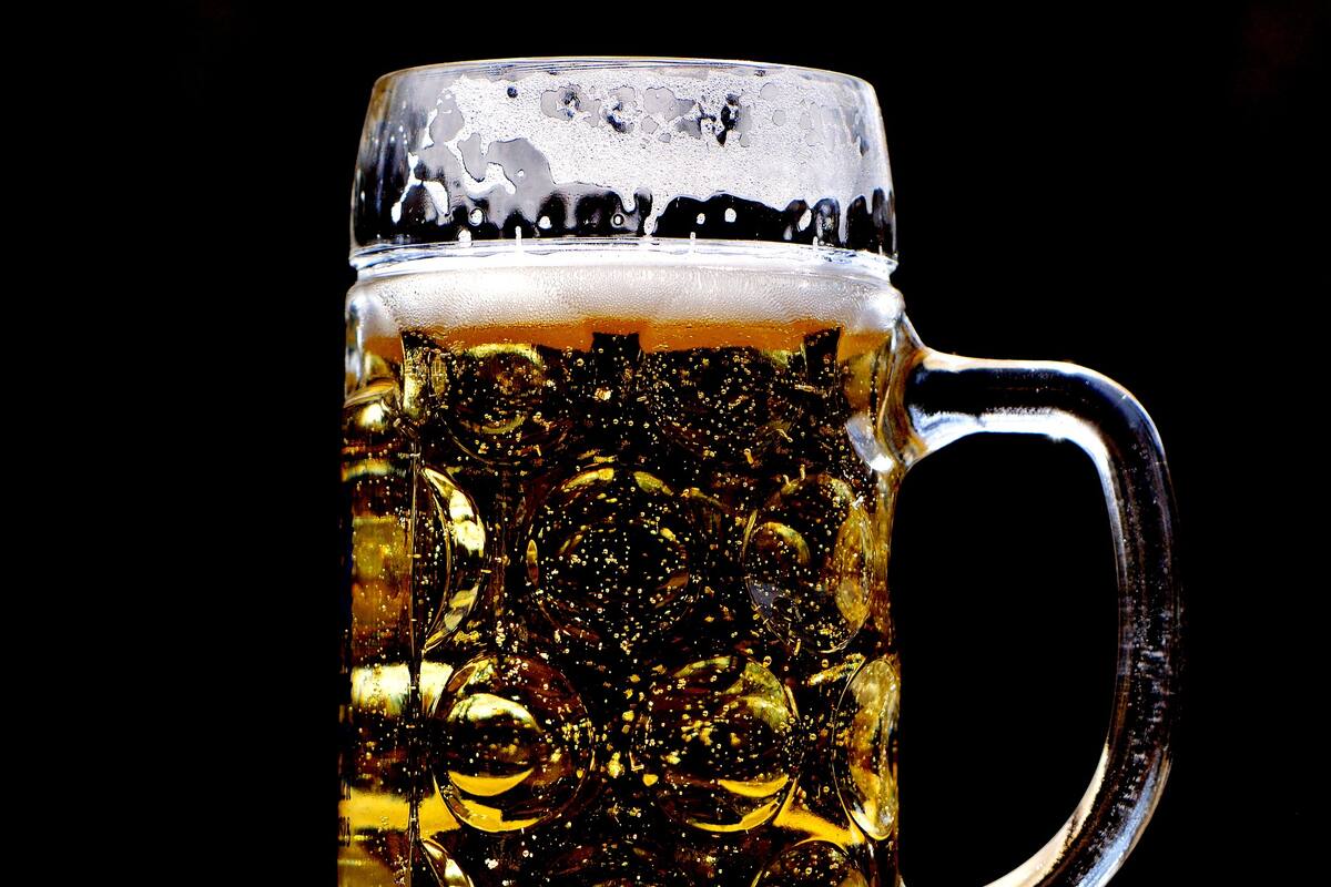 Restauranteros piden ampliar horario de venta de alcohol