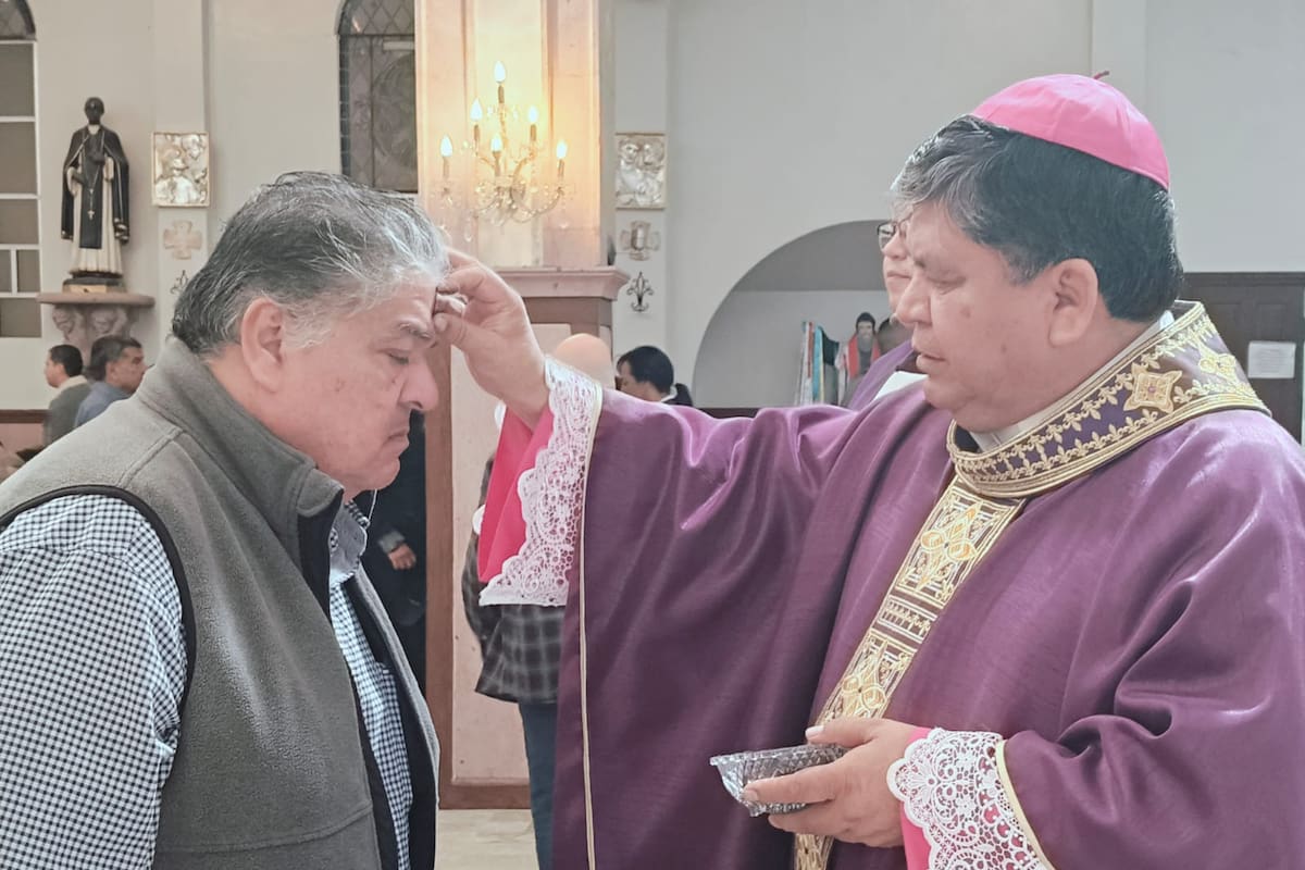 Fieles inician la Cuaresma con imposición de ceniza en la Catedral de Mexicali