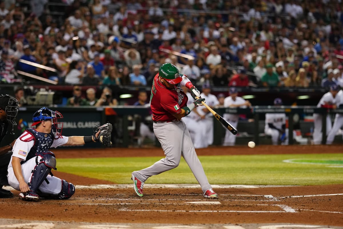 Isaac Paredes bateando con la Selección Mexicana durante el Clásico Mundial 2023. (Foto: Archivo GH)
