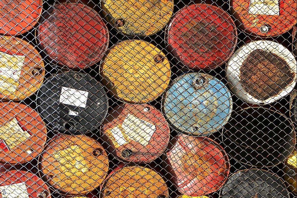 Petróleo retrocede casi 40 centavos debido a propagación de contagios y preocupación sobre demanda