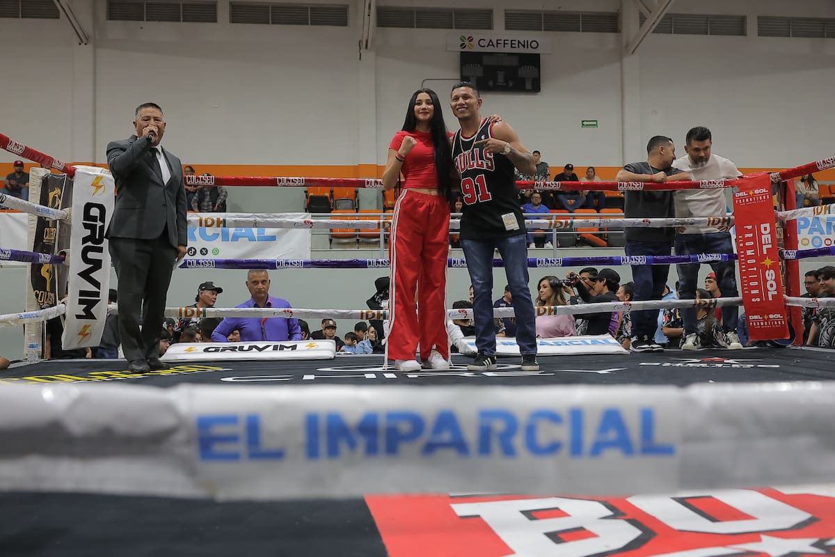 Invitados de lujo a la función, Camila Zamorano y Alacrán Berchelt. Foto: Eleazar Escobar