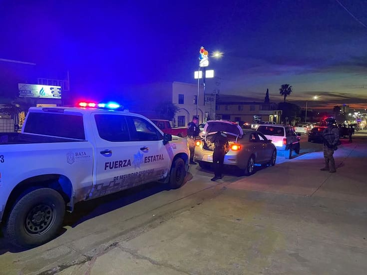 Aseguran más de 120 dosis de droga y capturan a prófugo por robo de vehículo en Rosarito