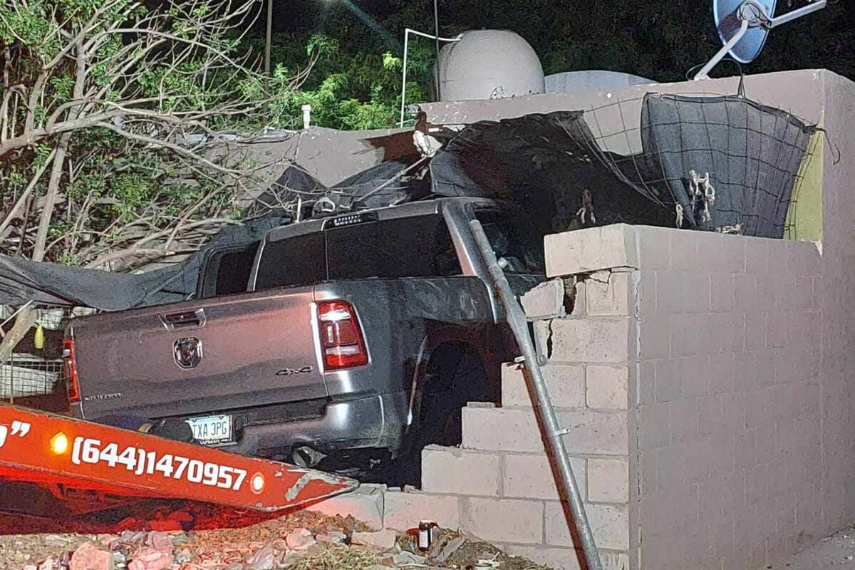 Boxeador Siri Salido se mete con todo y vehículo a vivienda en CO
