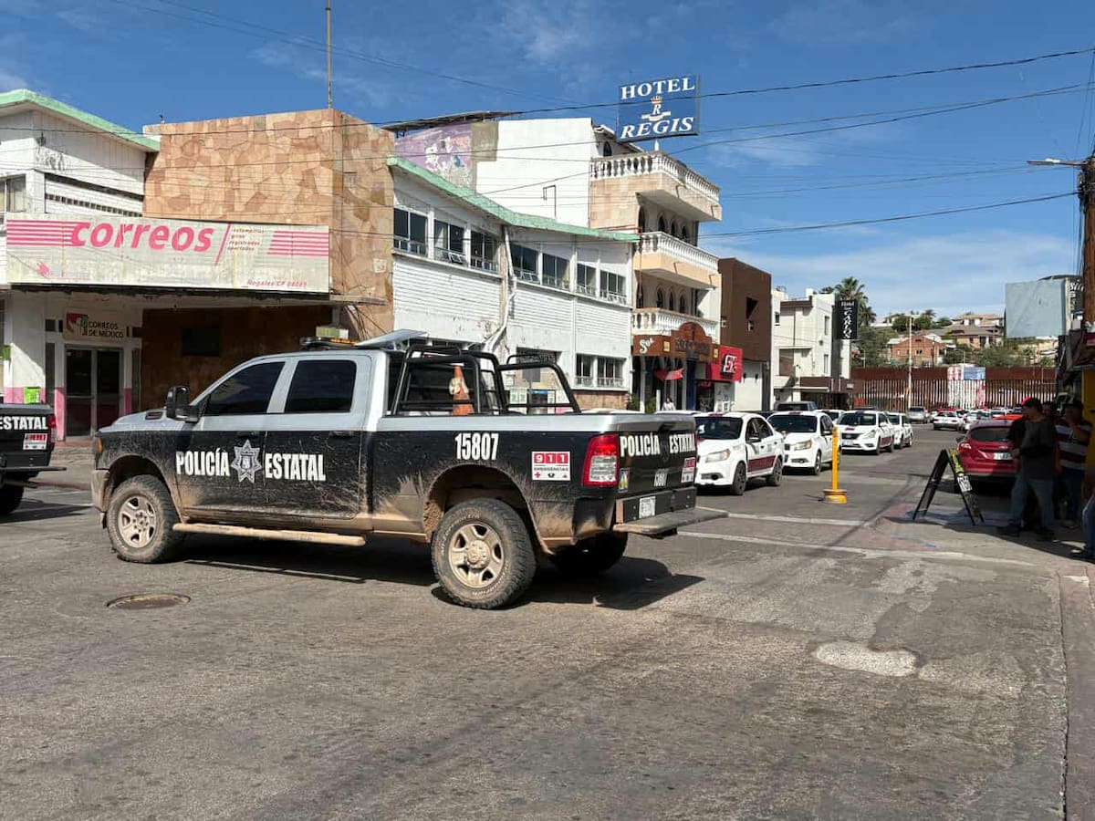 Protestan taxistas en Nogales.