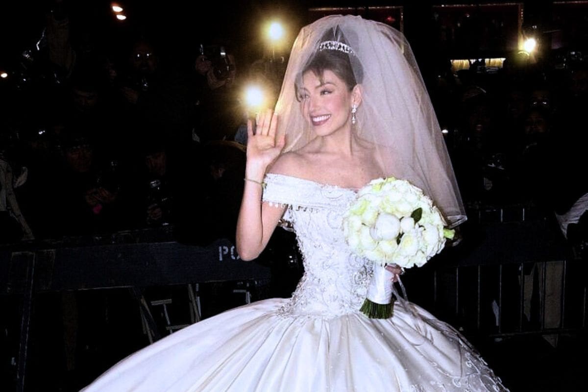 El vestido de novia de Thalía: 70 kilos de cuento de hadas y un costo de 350 mil dólares