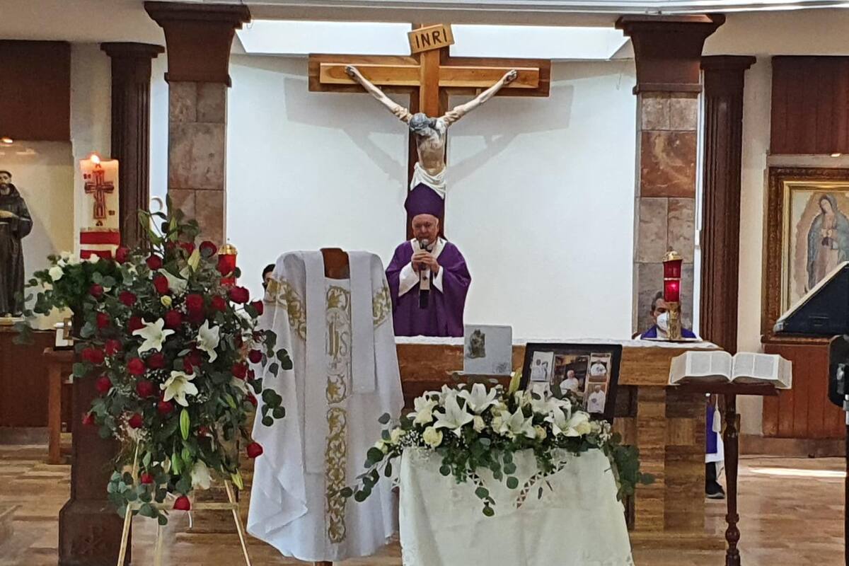 Despiden con misa exequial al padre Hugo Montaño Terán
