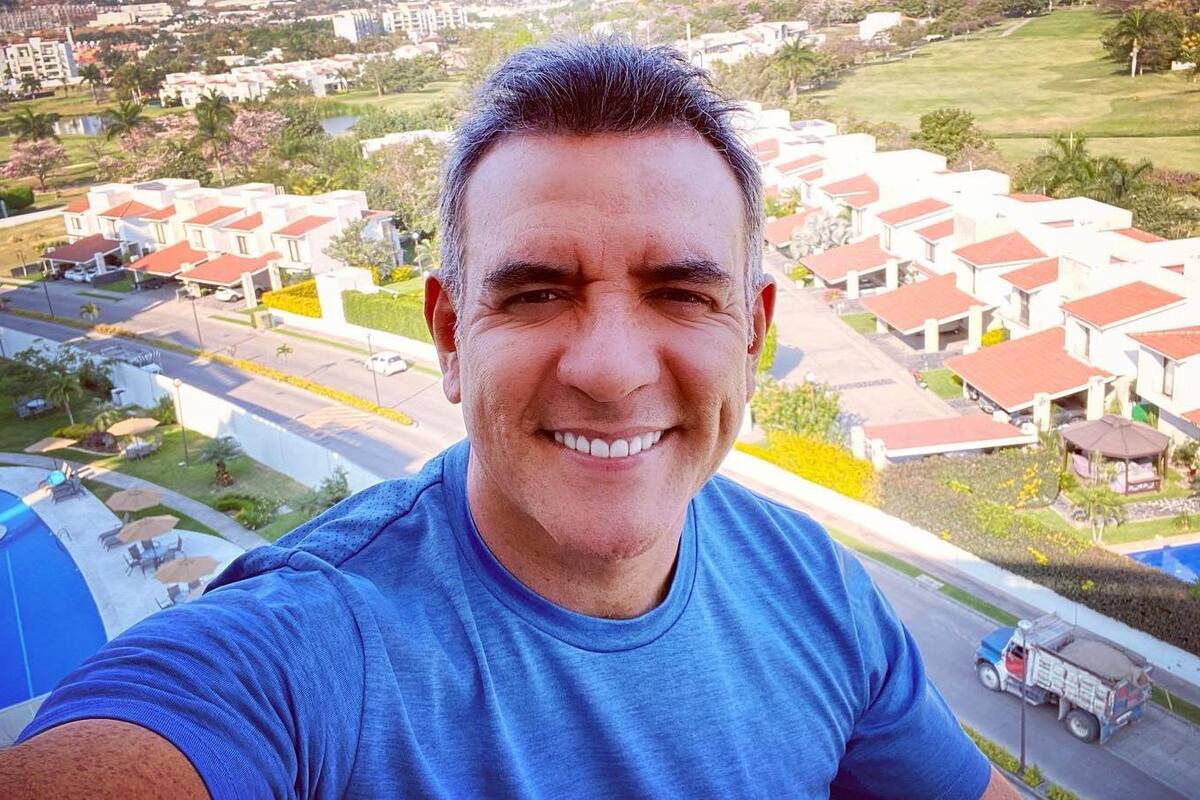 Héctor Sandarti fue sorprendido en su cumpleaños con este regalo