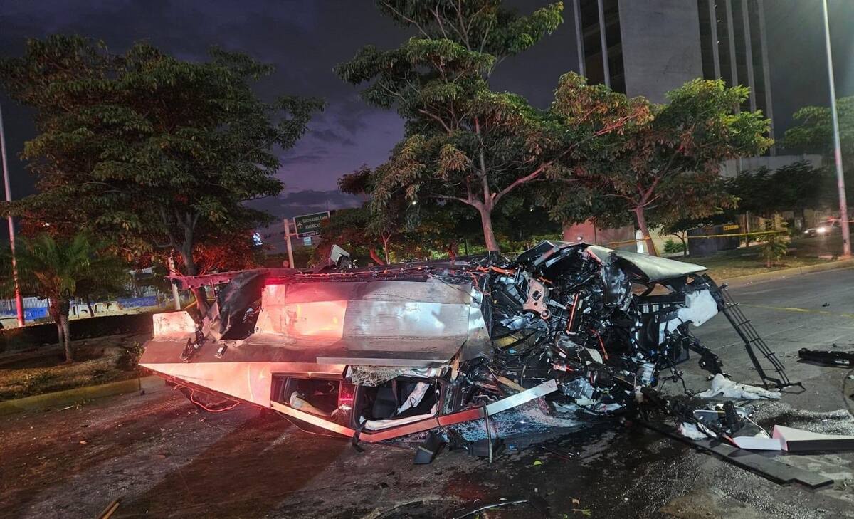 4 personas lesionadas tras volcadura de Cybertruck en Guadalajara