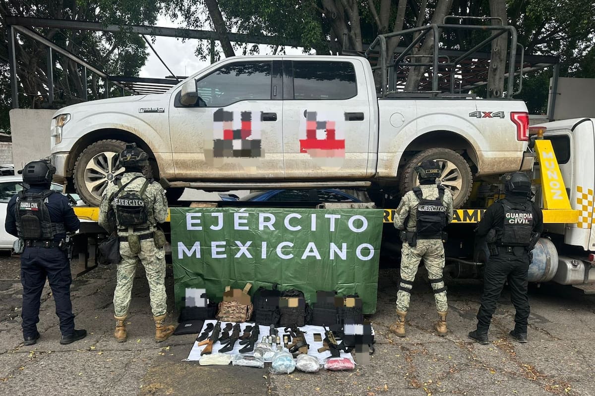 Aseguran arsenal y drogas en operativo contra el CJNG en Zitácuaro, Michoacán