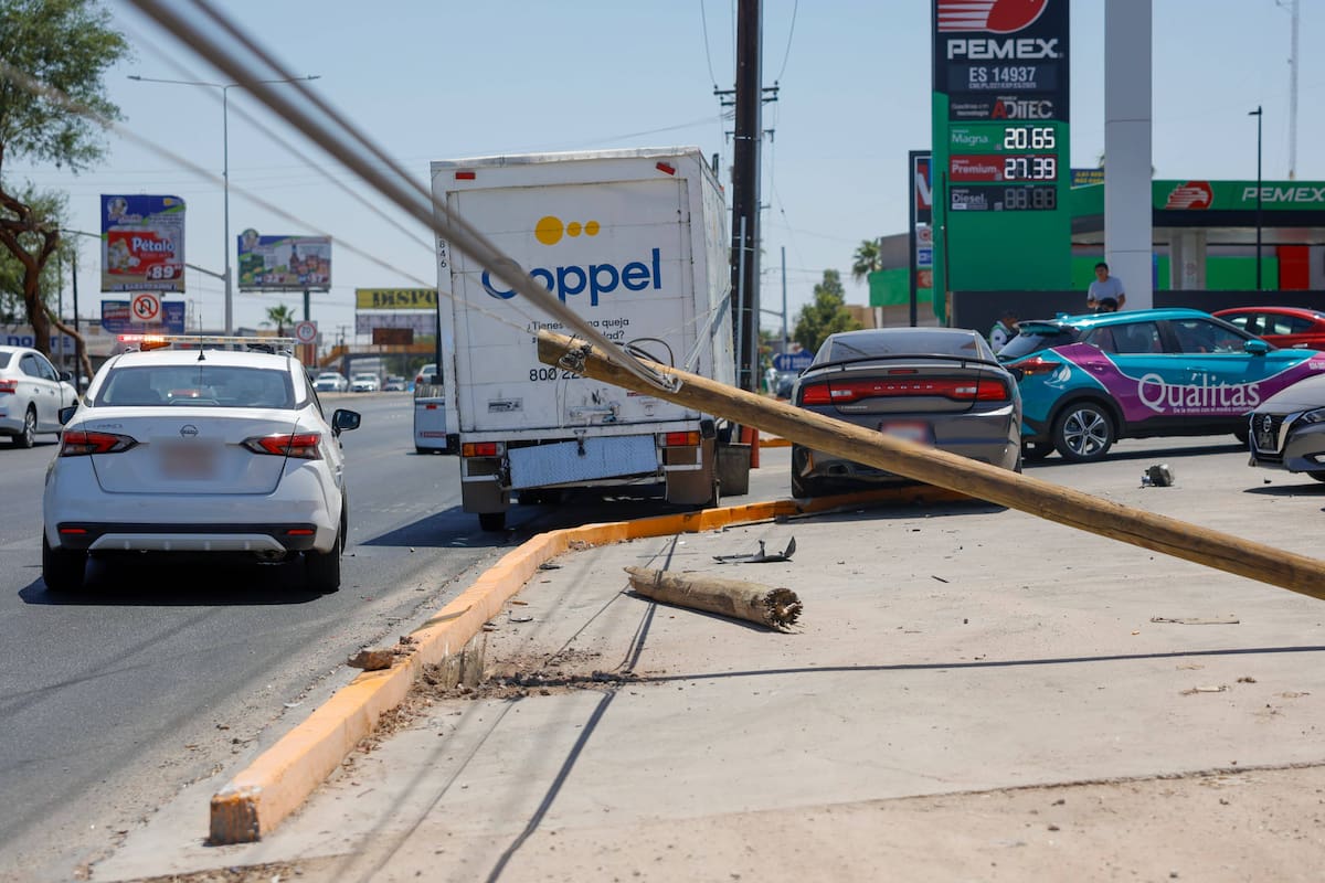 Aparatoso accidente de cuatro vehículos en Lázaro Cárdenas termina sin lesionados