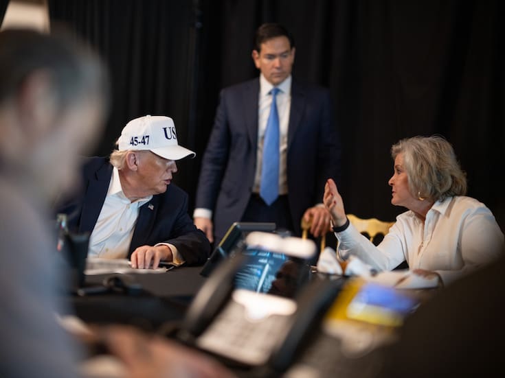 Trump supervisa desde Mar-a-Lago la operación “Epic Fury”, el ataque conjunto de EEUU e Israel contra Irán y enfrenta críticas por lanzar la ofensiva sin autorización formal del Congreso