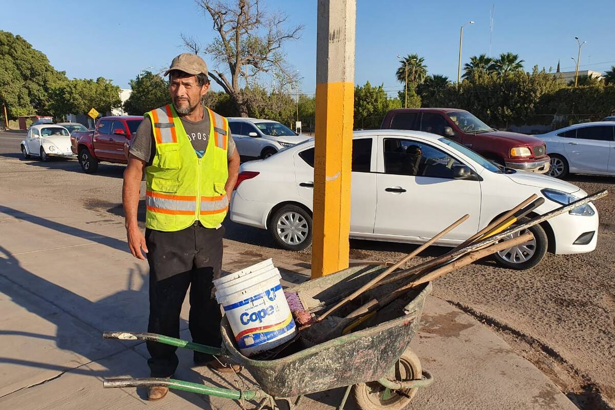 Justo limpia calles y rellena baches para salir adelante