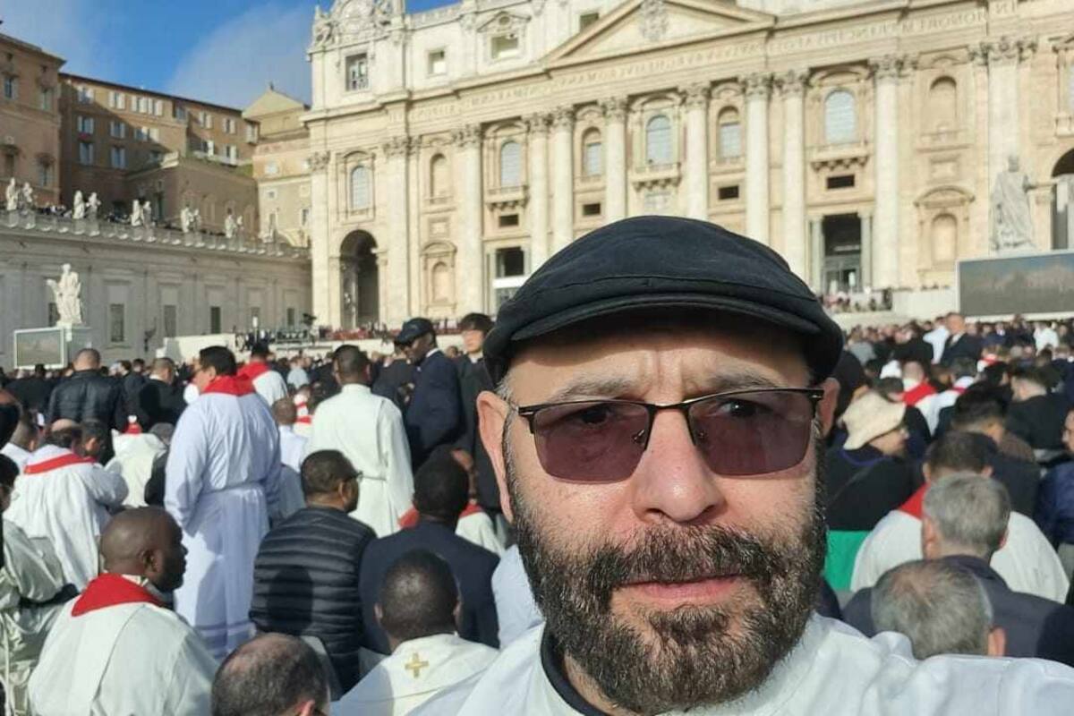 Padre hermosillense, José Silva, participa en el funeral del Papa Francisco en la Plaza San Pedro