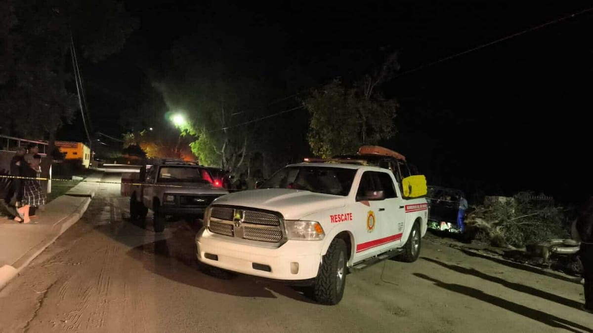 Muere menor de 14 años en choque contra árbol en Banámichi, Sonora
fotos: Centro Regional de Bomberos y Rescates del Río Sonora A.C.