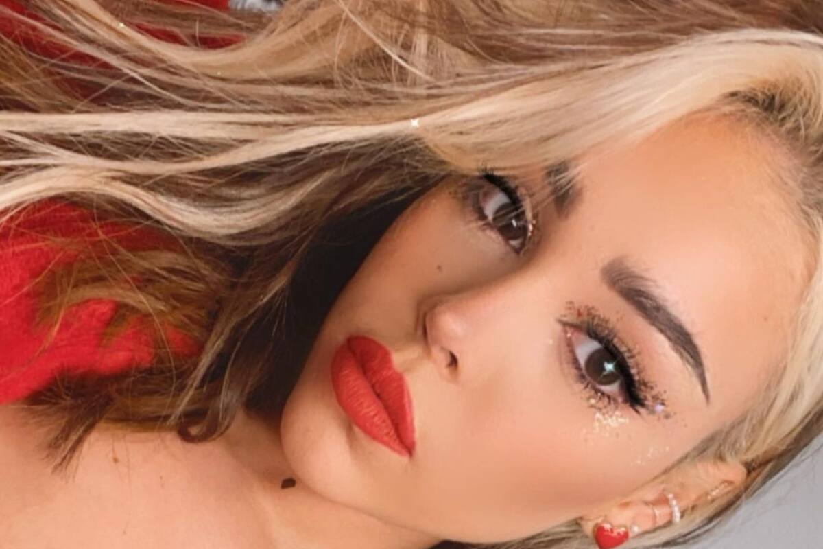 Sorprende Danna Paola con cambio de look y la comparan con Ester Expósito