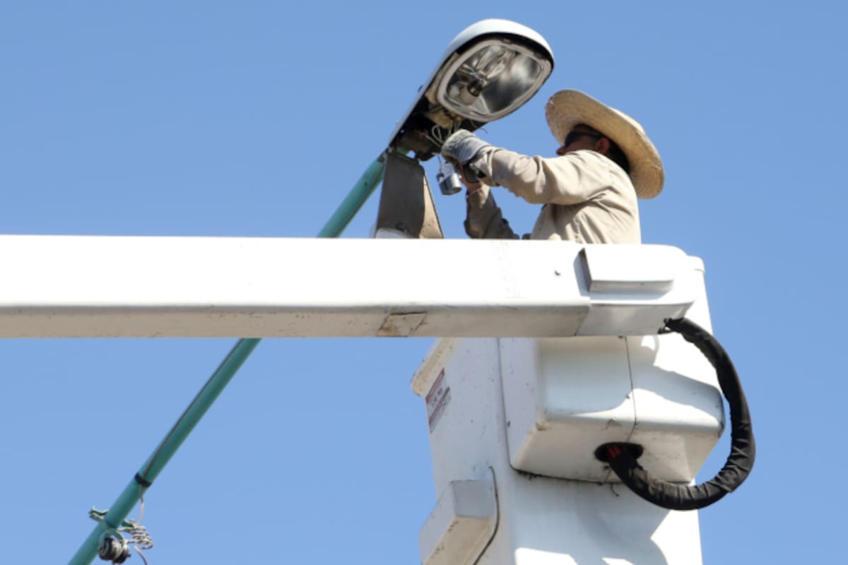 Faltan por cambiar más de 25 mil luminarias de vapor de sodio por luces LED