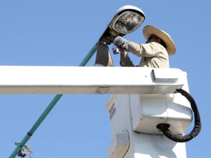 Faltan por cambiar más de 25 mil luminarias de vapor de sodio por luces LED