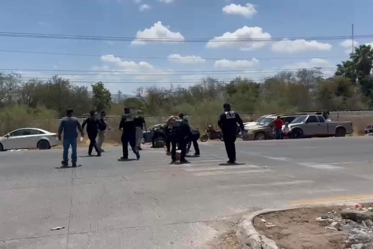 Familiares de reos levantan bloqueo de carretera federal