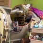 Tras vivir 73 años conectada varias horas al día a un pulmón de acero por la polio, Martha Lillard murió a los 78 y su historia reabre la alerta sobre la vacunación en EEUU