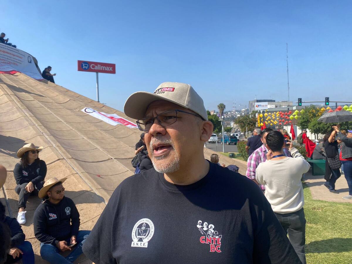 Enrique Ochoa, profesor del Colegio de Bachilleres, señaló que ellos son cerca de mil 300 maestros que esperan una recategorización y basificación.