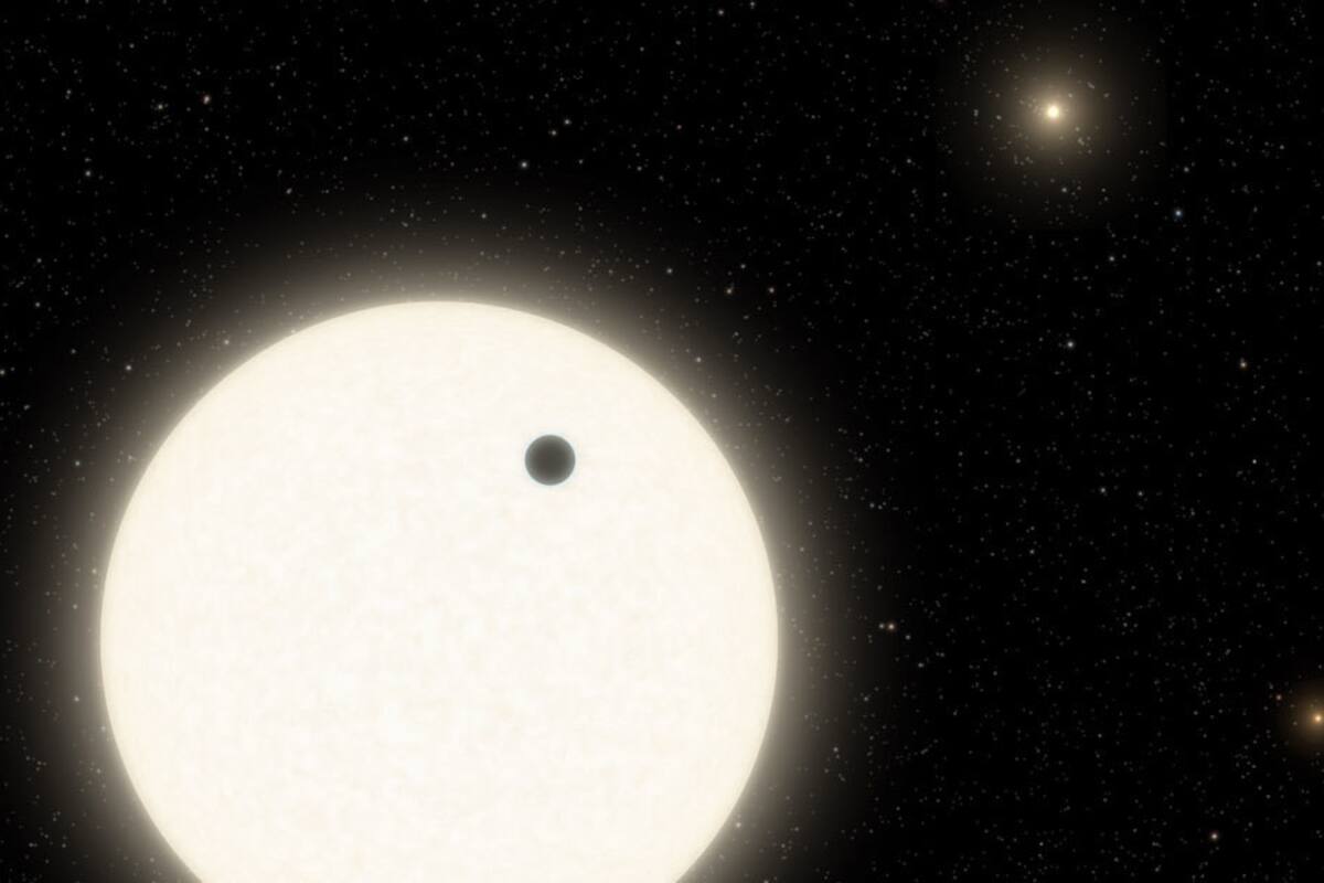 Astrónomos descubren un gigante de gas ubicado en un raro sistema de tres soles