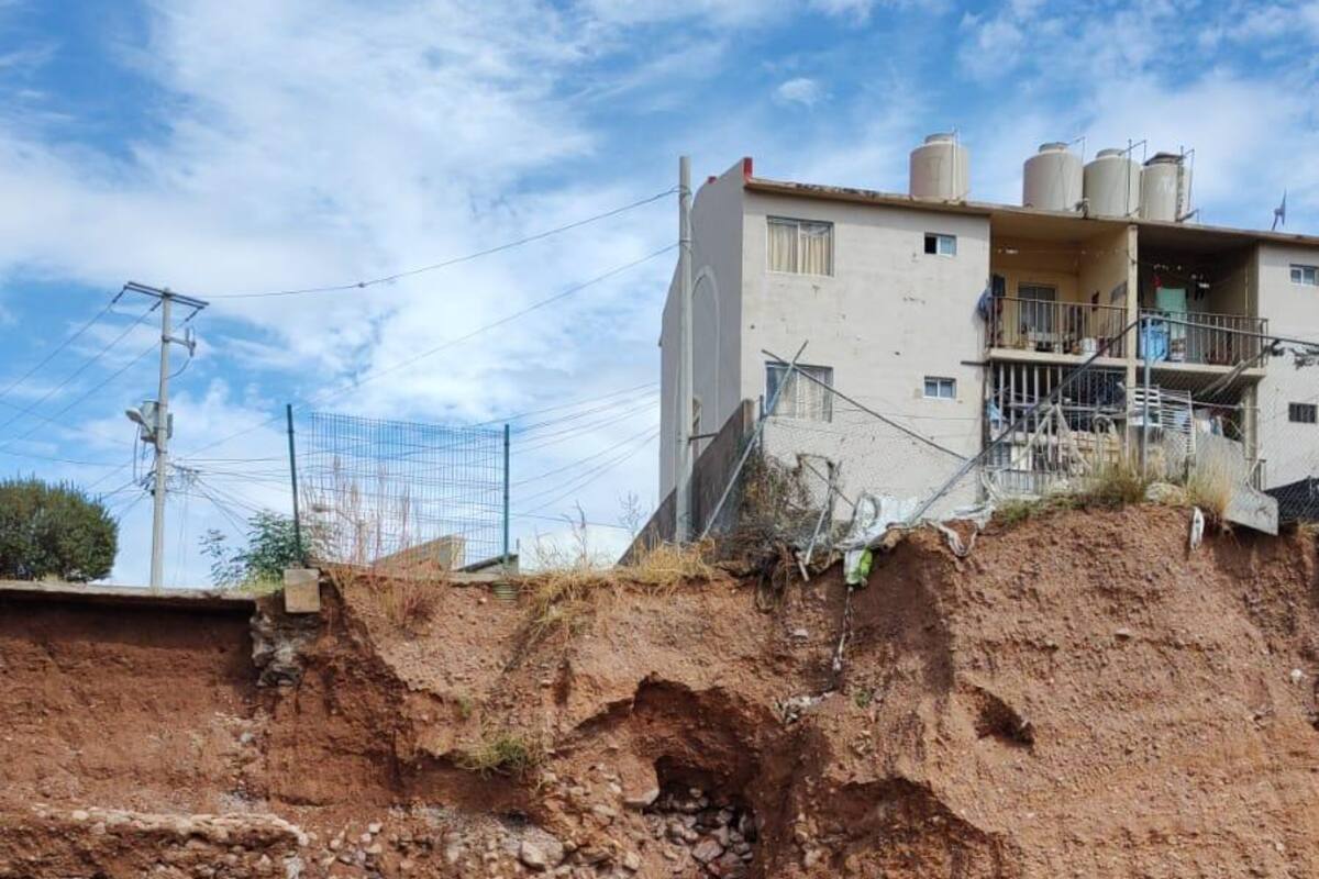 Nogales: Vecinos en riesgo de derrumbe siguen a la esperan de dictamen