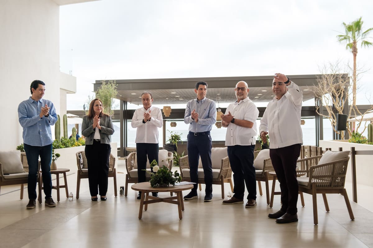 El gobernador Alfonso Durazo Montaño recorrió el desarrollo Costessa High Sea Living acompañado por empresarios y autoridades, durante la inauguración del complejo en San Carlos.