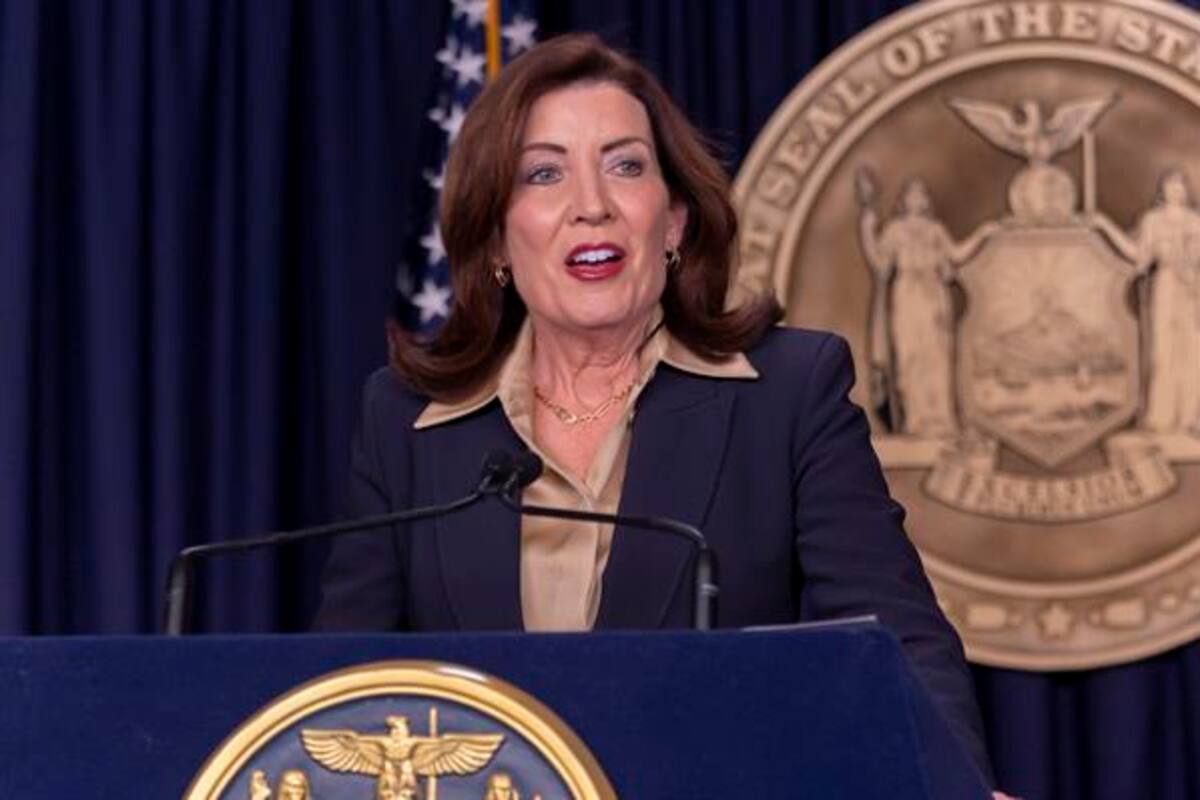 Nueva York impone baja laboral a 15 empleados de prisiones tras la muerte de un reo