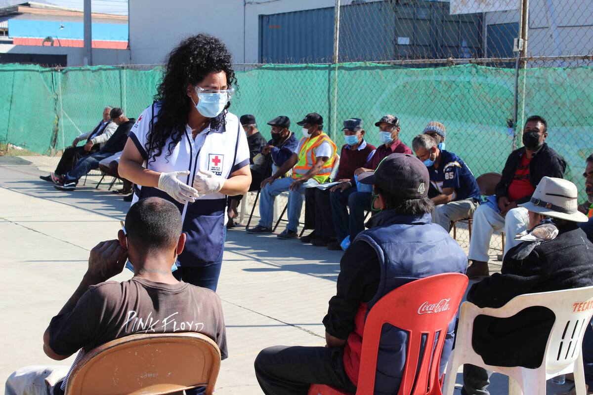 Ayuda Cruz Roja a personas en situación de calle de Ensenada