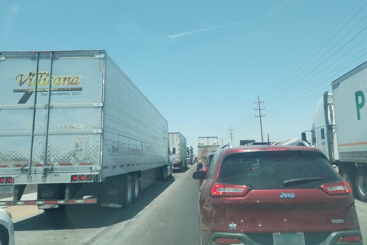Anuncian agricultores cierre de la carretera federal 2