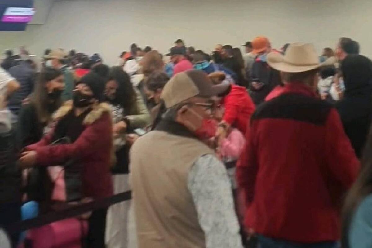 Caos y largas filas en el Aeropuerto de Tijuana por cancelación de vuelo debido a la neblina