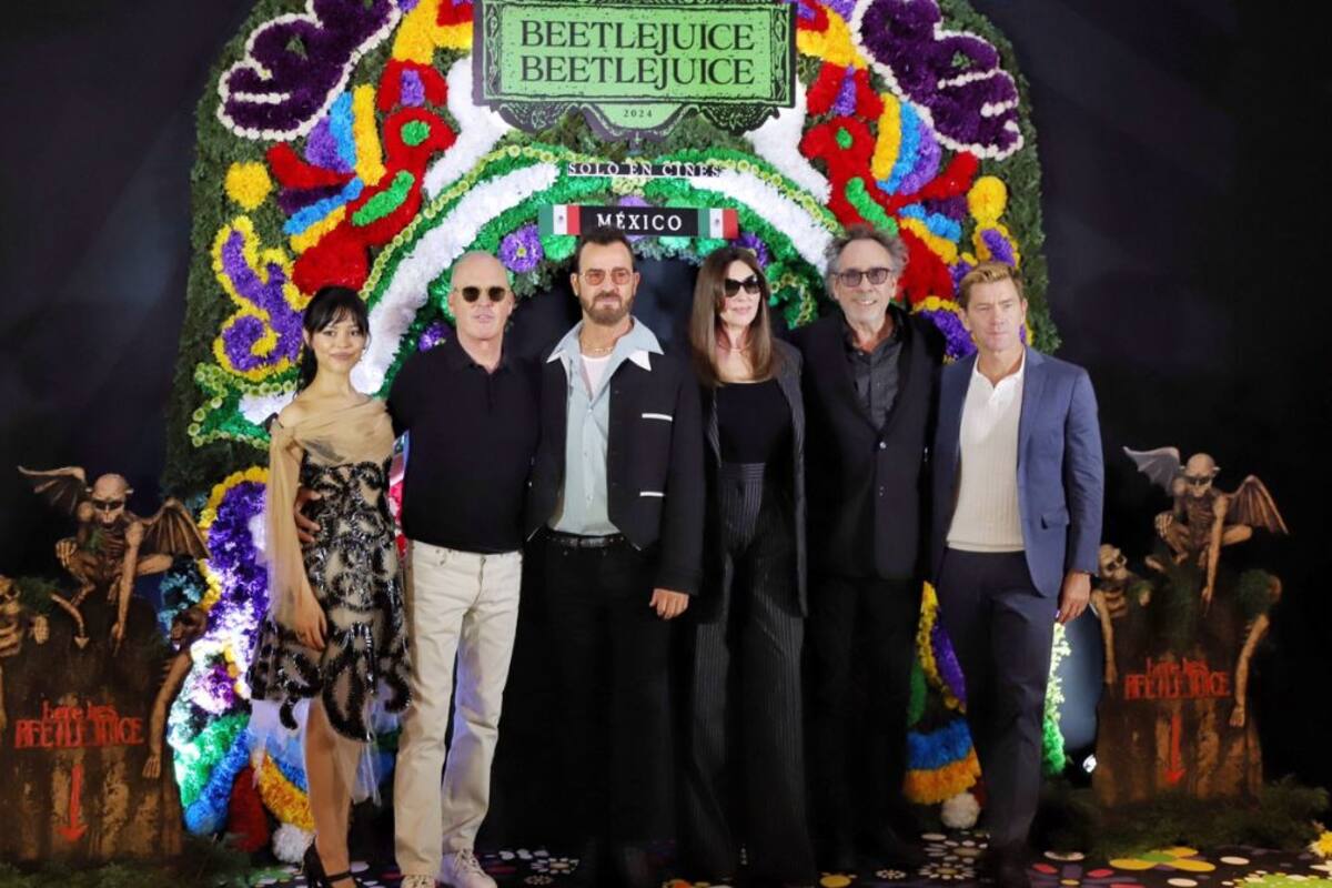 Jenna Ortega, Michael Keaton y Tim Burton visitan México para promocionar ‘Beetlejuice, Beetlejuice’.
